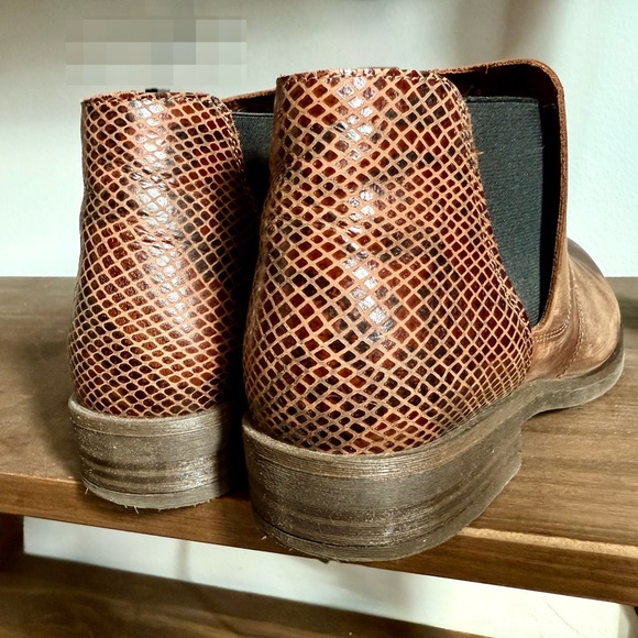 Clarks Brown Leather Slip-On Booties - Picture 4 of 4